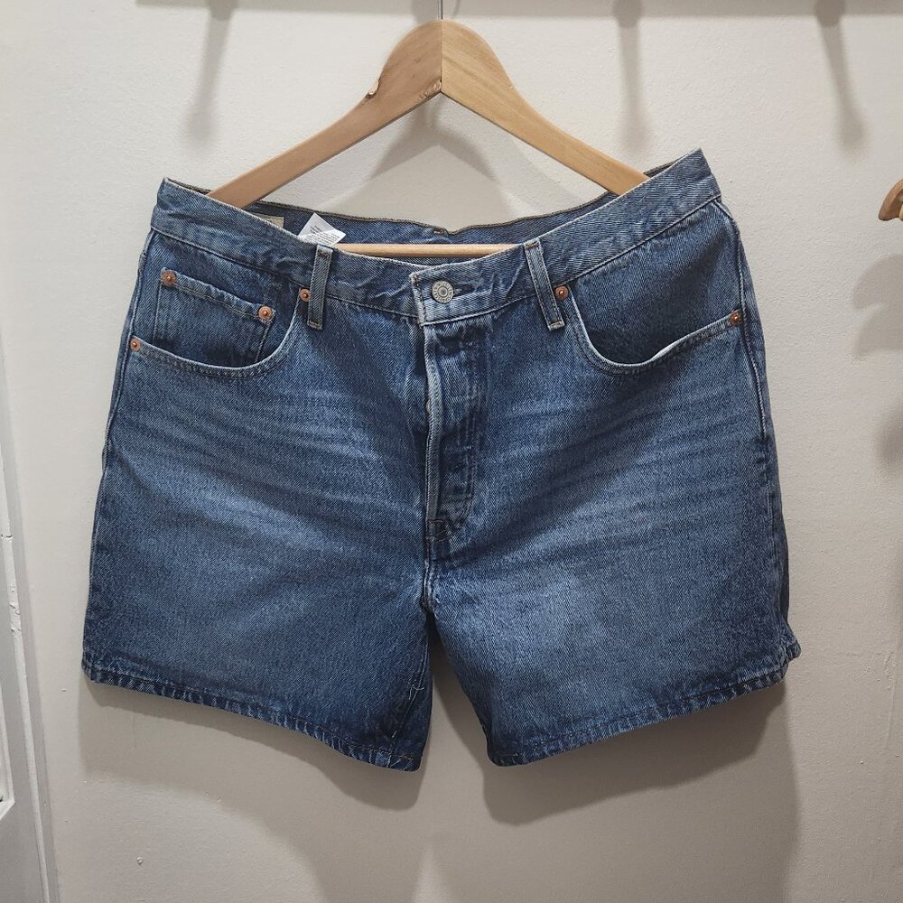 Levi’s High-Waisted Denim Shorts – Classic Shorts - Size 32